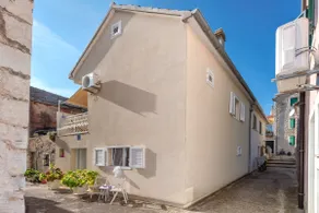 Deluxe Apartment Vrboska - Image 3