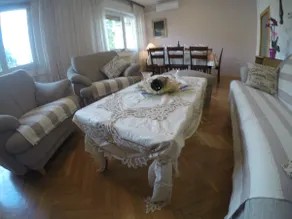 House Helena - Image 2