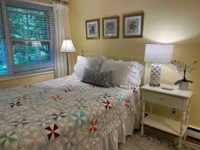 Cozy Saratoga Cottage - Image 5