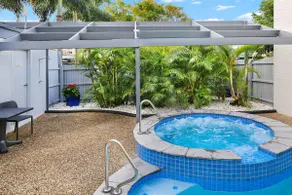 Tropical Setting at Beachside - 1 Bedroom - Image 5