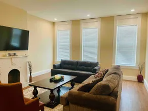 Spacious Modern Suite Overlooking Campus - Image 4