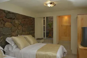 Velo de Novia Room (downtown Valle de Bravo) - Image 3