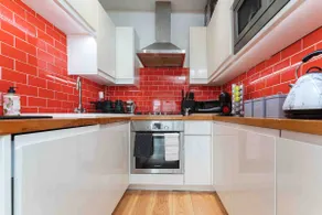 Brighton Seafront 5BR | Pier Views | Sleeps 12 - Image 5
