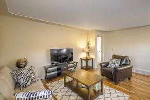 Beautiful home, easy access to everything! - Image 3