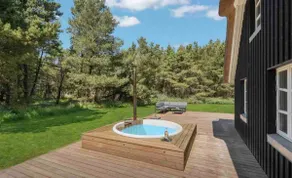 Great location and wilderness bath - Image 4