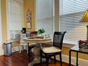 Walkable retreat unit B | 1 Bedroom Apt - Image 4