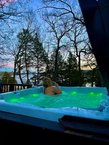 Lakefront Hot Tub Fire Pit Sailaway Cabin - Image 2
