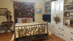 Antiquer's Cozy Self Contained Cottage - Image 4