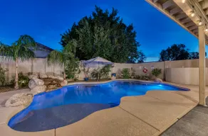Sunny FREE Heated Pool & Lush backyard home - Image 5