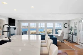 4 Bed Water View w/ Parking - Image 3