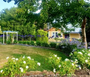 Idyllic Tuscan Paradise with magical gardens - Image 2