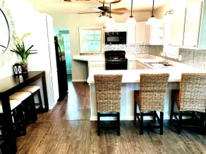 Barefoot Bungalow with shared private Lake Access - Image 3
