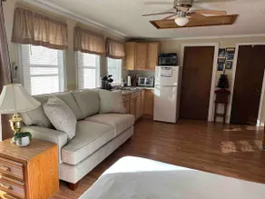 Private Creekside Getaway at Sitton Place - Image 3