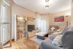 Centrally located, quiet. Magnificent views - Image 3