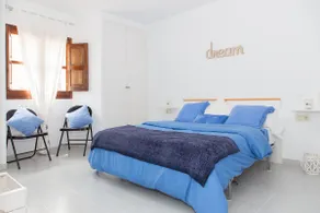 Renovated 1 min to the Beach & Castle - Image 2