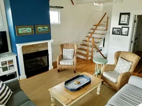 Charming Cottage w/ Hot Tub, Short Walk to Beach - Image 4