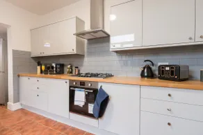 Mercy Way 4 Bedroom-6 Beds-Central Hull-Sleeps 8 - Image 3