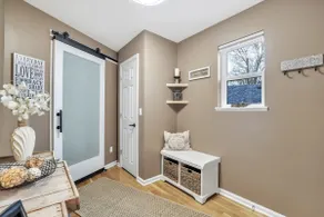 Lk Fenton w/private hot tub, fireplace & balcony - Image 3