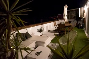 Beautiful penthouse with a hot tub 20 minutes from the Delta - Image 5