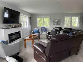 Holiday House on Huron - Image 2