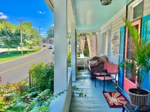 Perfect Basecamp! 3b/3bath Historic Downtown 🏡 - Image 2