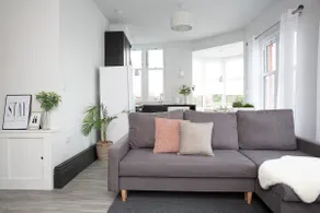 Beautiful first floor apartment - Image 2