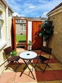 Cosy & Comfortable Entire Holiday Home, Llanelli. Fully equipped. Dog friendly - Image 4