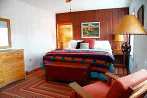 SECLUDED WESTERN RANCH HOUSE 2B 2B - Image 3