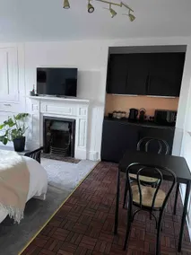 Private 1 bedroom with fireplace - Image 2