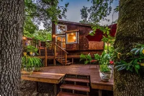 Spacious home for get togethers w Creek views - Image 3