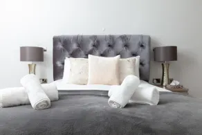Luxurious Central Edinburgh Apartment - Sleeps 6 - Image 4