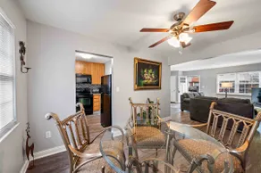 Large town home with outdoor space - Image 4