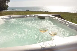 Ocean Hideaway: Your Romantic and Private Oceanfront Retreat!  Gratis wifi - Image 2