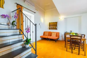 House 450 meters from Chiaia with garden and terrace - Image 4