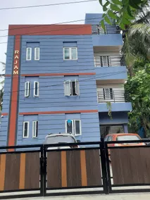 Three Bedrooms with Free Parking - Image 3
