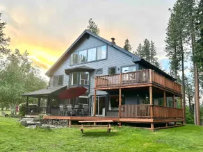 Riverfront Lodge - Fire Pit - River Walk - 6 Bedrooms - Sleeps 20 - Image 2
