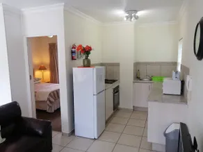 Tranquil garden apartment - free Wi-Fi - Image 4