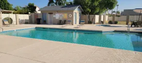Pool access, garage, TV in all rooms fast Internet - Image 4