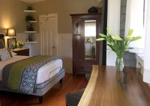 Stone's Throw Bungalow - Image 4