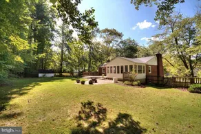Very Nice Single Family Home Next to George Mason - Image 2