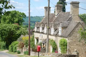 Cotswold Period Cottage i en landsby med en pub på 5 minutters gang. Stor have - Image 3