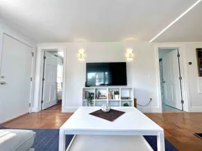 Charming Newport Retreat Near Downtown - Image 4