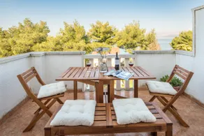 Sea view terrace, steps away from the beach - Image 2