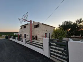 Apartment with a pool in Villa Maslina - Image 2