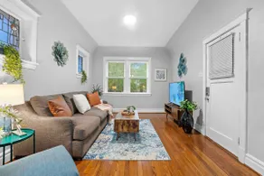Stunning Centrally Apartment w/ Kingbed |Firepit - Image 2