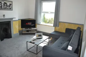 Maytree 2 Bed Apartment - STAYSEEKERS - Image 3