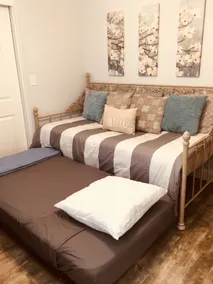 Private Guest Room with Private Entrance & Bath - Image 2