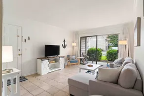 Delightful apartment near downtown. - Image 2