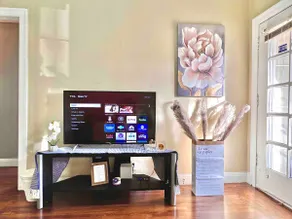 2BR ｜King Bed ｜Exclusive Parking｜Walk to Grocery - Image 5