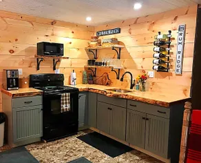 Charming cabin-near beach and shopping! - Image 3